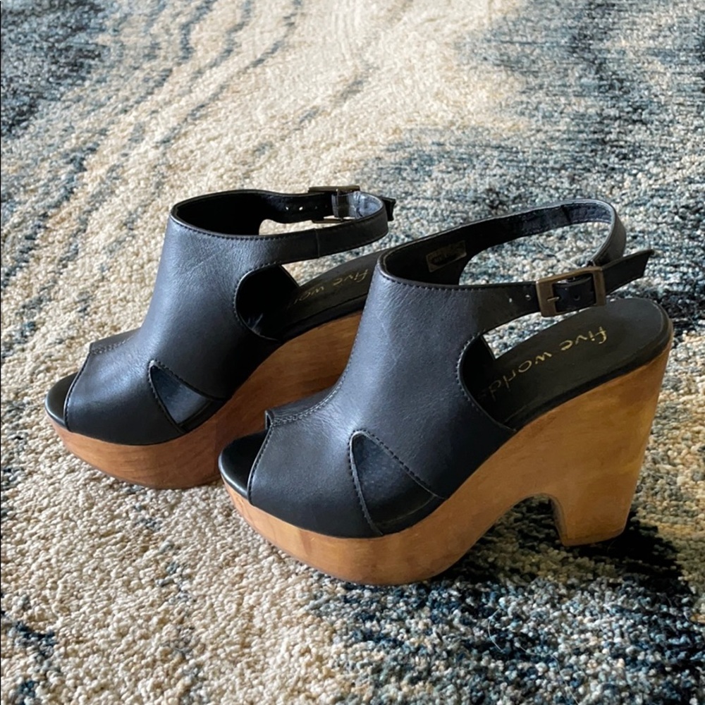 Five Worlds Heels!